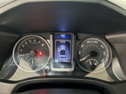 Used 2020 Toyota Tacoma TRD Off-Road AWD/4WD image 12