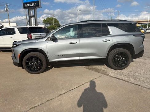 Used 2026 Chevrolet Traverse RS image 5