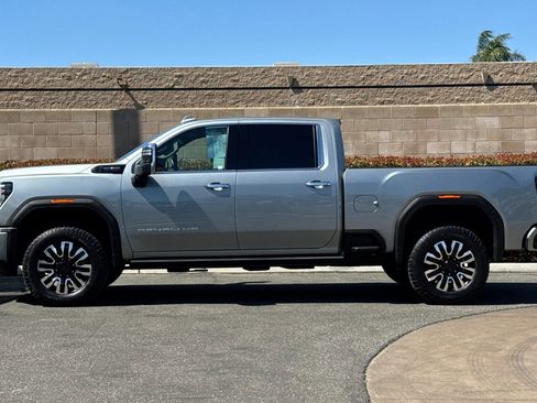 Certified 2025 GMC Sierra 2500 Denali Ultimate AWD/4WD image 7