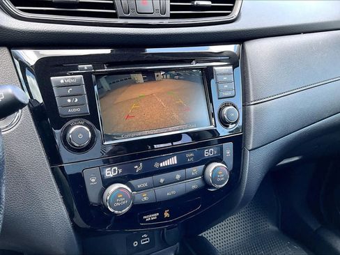 Used 2020 Nissan Rogue SV FWD image 29