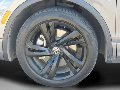 Used 2023 Volkswagen Tiguan SE R-Line image 8