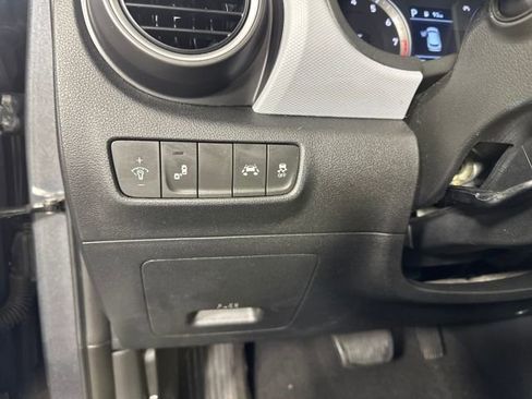 Used 2019 Hyundai Kona SEL image 19