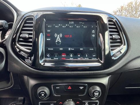 Used 2020 Jeep Cherokee Limited image 24