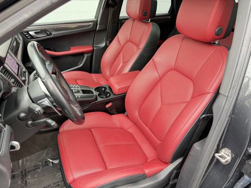 Used 2018 Porsche Macan image 17