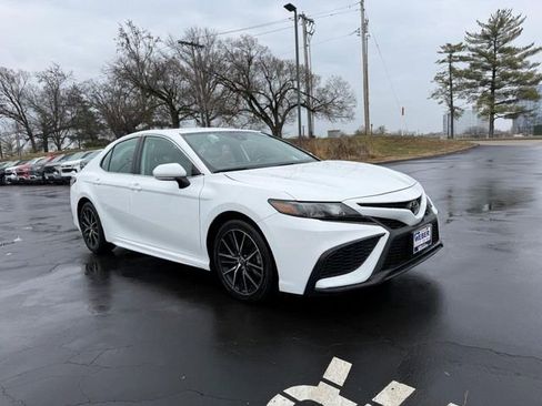Used 2024 Toyota Camry SE image 7