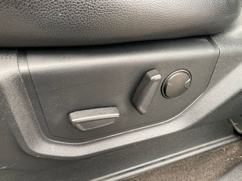 Used 2019 Ford F150 Lariat w/ Equipment Group 502A Luxury AWD/4WD image 11