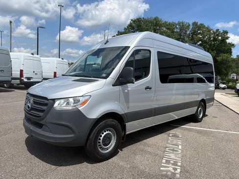 Used 2024 Mercedes-Benz Sprinter 2500 image 5
