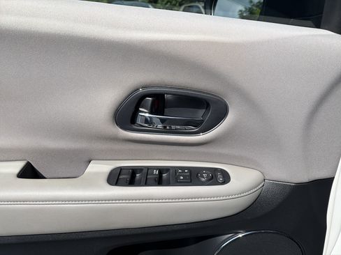 Used 2017 Honda HR-V EX image 13