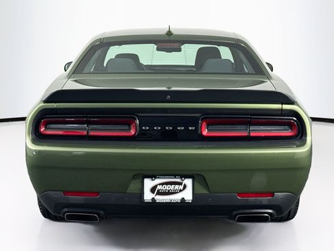 Used 2018 Dodge Challenger R/T Scat Pack w/ Dynamics Package RWD image 10
