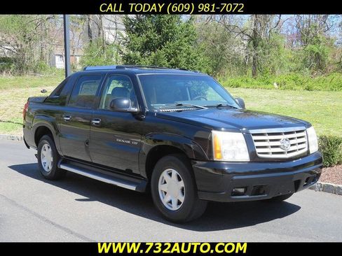 Used 2002 Cadillac Escalade EXT image 3