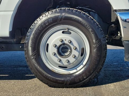 Certified 2025 Ford F350 XLT image 9