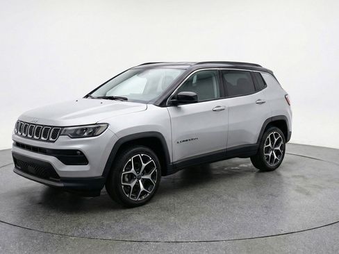 Used 2025 Jeep Compass Limited AWD/4WD image 3