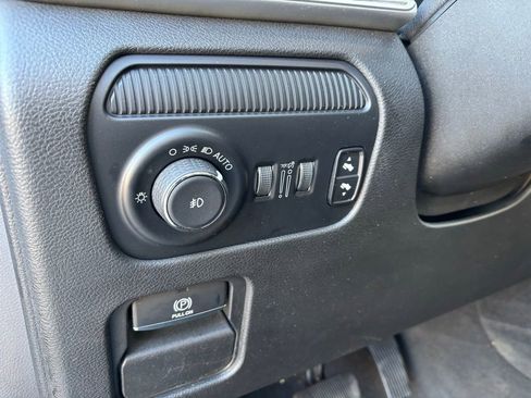 Used 2023 Jeep Wagoneer L Series II image 17