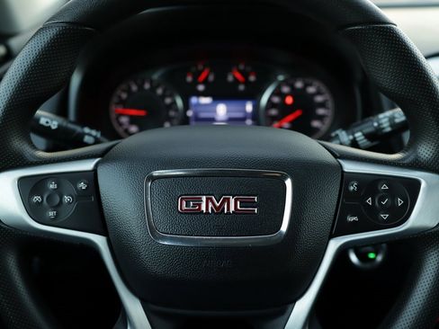 Used 2024 GMC Terrain SLE w/ Driver Convenience Package image 9