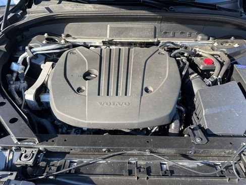Certified 2025 Volvo XC60 B5 Core image 34