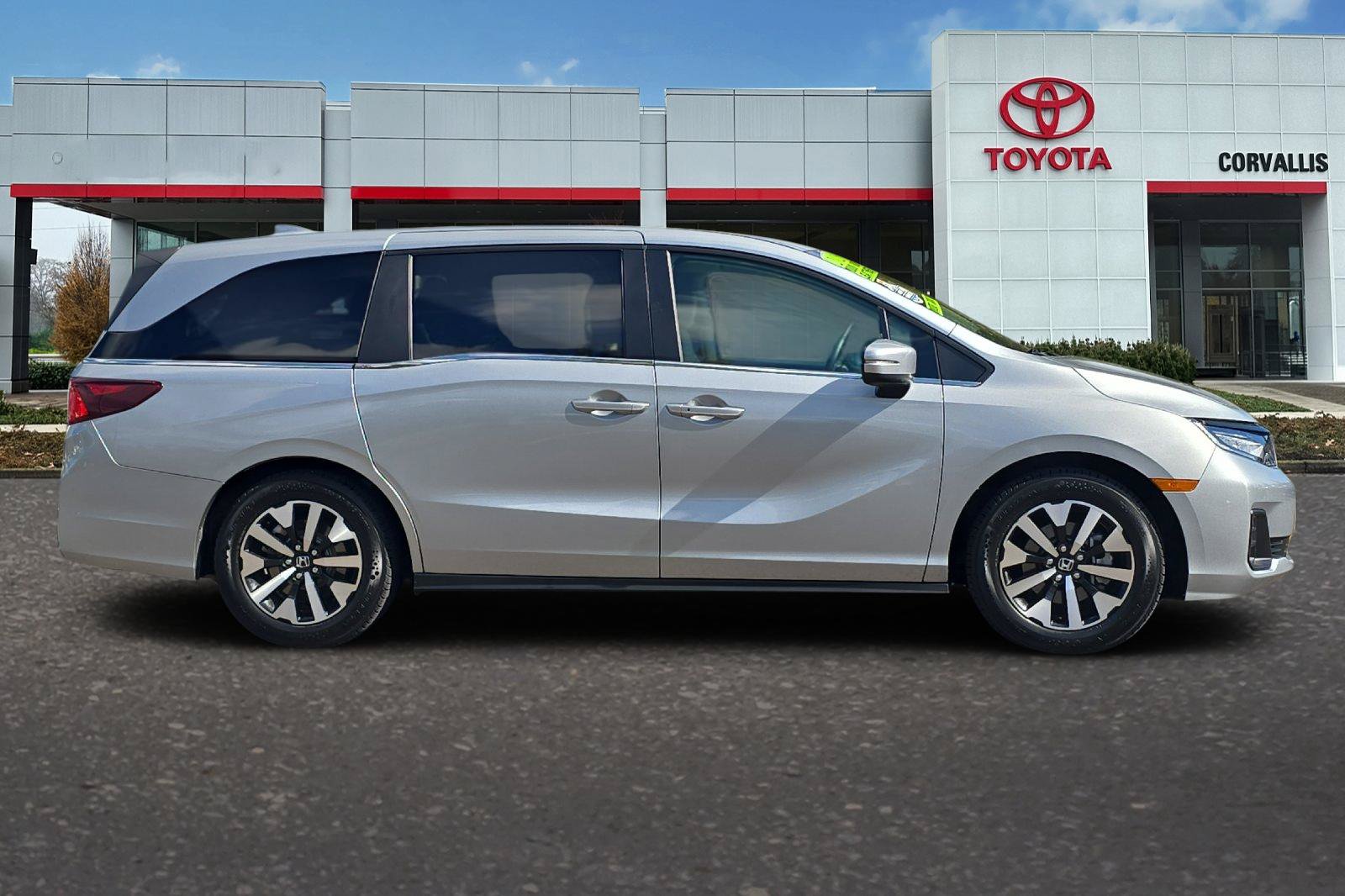 Used 2025 Honda Odyssey EX-L image 3