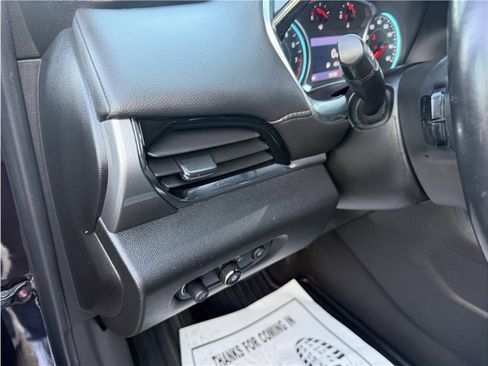 Used 2020 Chevrolet Traverse LT image 36