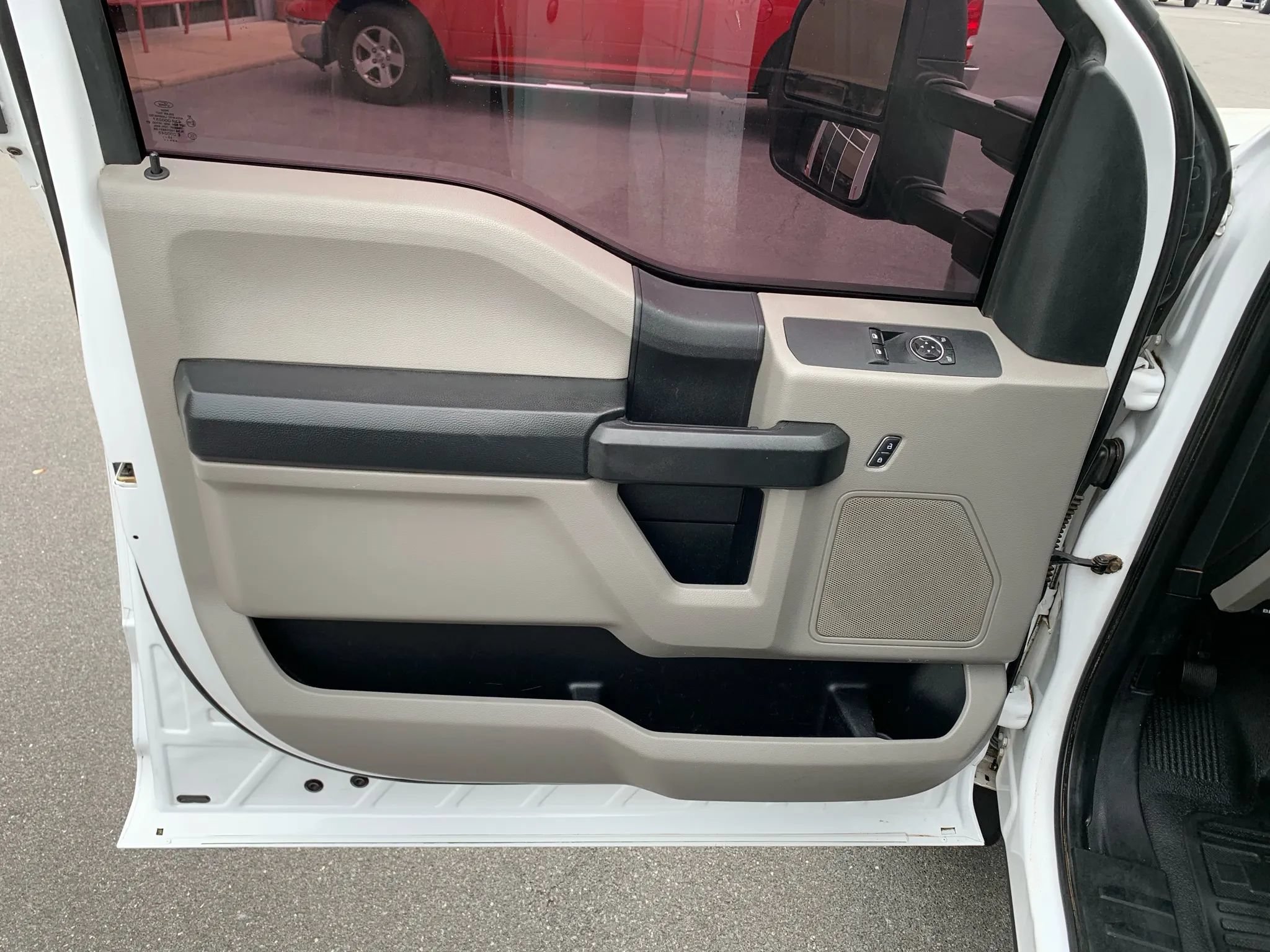 Used 2019 Ford F550 4x4 Regular Cab Super Duty image 8