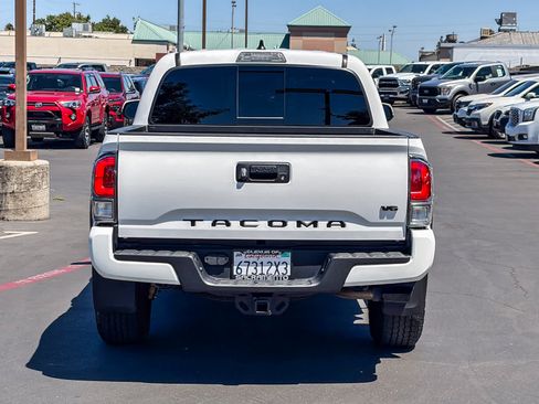 Used 2023 Toyota Tacoma TRD Off-Road w/ Black Out Package (TMS) AWD/4WD image 3