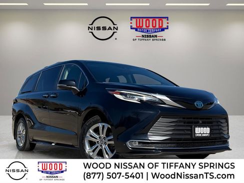 Used 2023 Toyota Sienna Platinum image 1