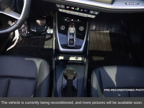 Used 2024 Audi Q4 e-tron Premium Plus w/ Premium Plus image 27