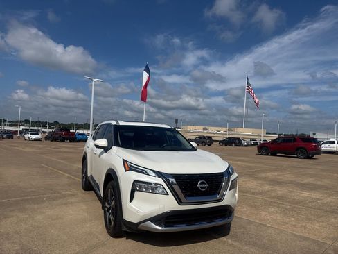 Certified 2023 Nissan Rogue Platinum w/ Platinum Premium Package FWD image 3