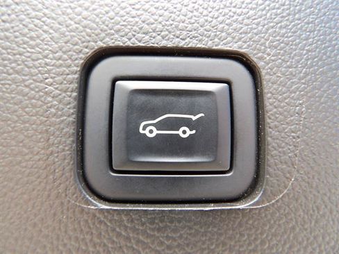 Used 2022 Chevrolet Traverse LT w/ LT Premium Package FWD image 34
