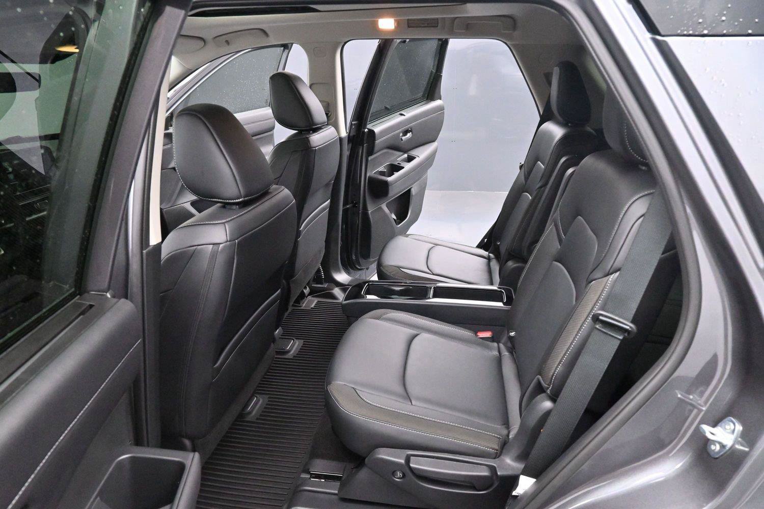 Used 2025 Nissan Pathfinder SL w/ SL Premium Package FWD image 28