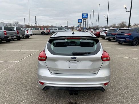 Used 2015 Ford Focus SE w/ SE Sport Package image 18