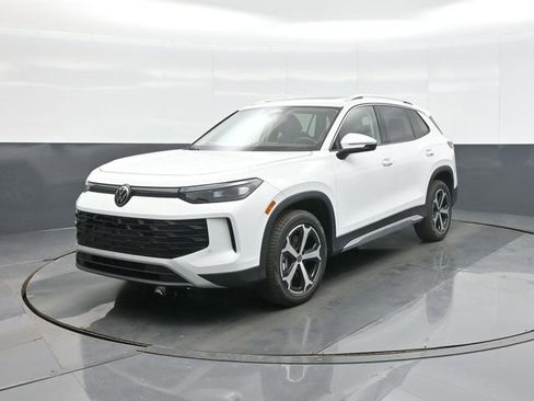 New 2026 Volkswagen Tiguan SE AWD/4WD image 3