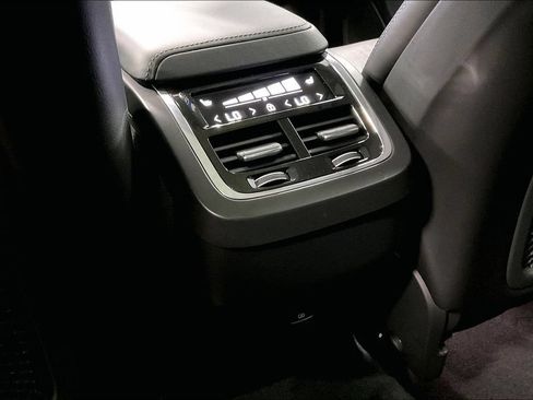 Used 2023 Volvo XC60 B6 Ultimate w/ Climate Package AWD/4WD image 11