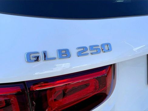 Certified 2022 Mercedes-Benz GLB 250 4MATIC image 8