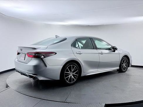 Used 2023 Toyota Camry SE FWD image 8