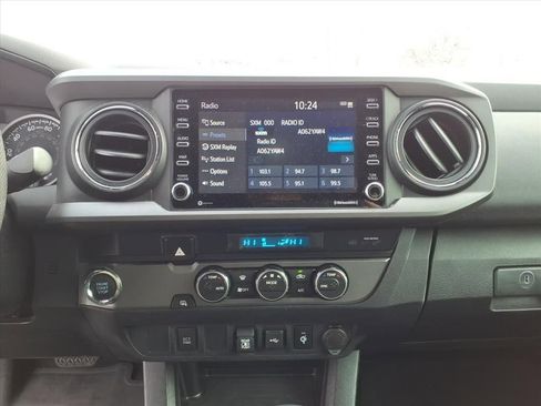 Used 2021 Toyota Tacoma TRD Sport image 10