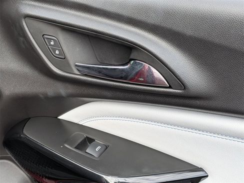 Used 2025 Chevrolet Trax LT w/ LT Convenience Package image 34