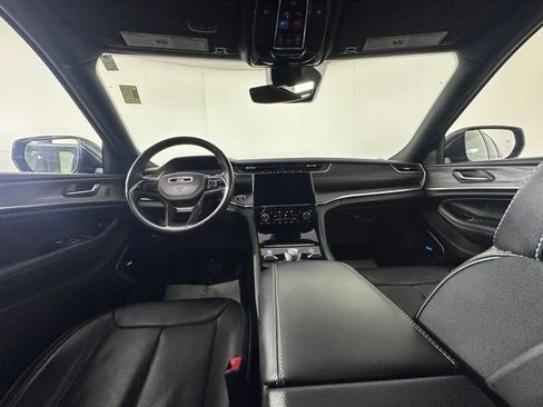 Used 2022 Jeep Grand Cherokee Overland AWD/4WD image 17