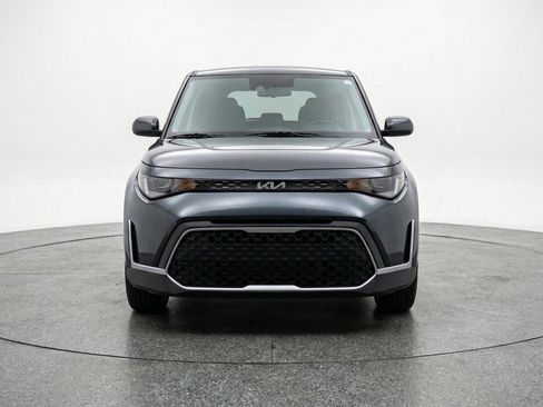 Used 2025 Kia Soul LX w/ LX Technology Package FWD image 2