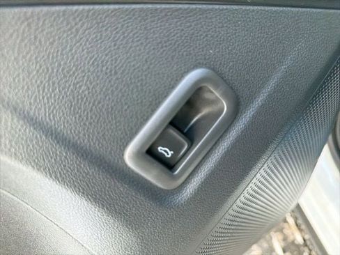 New 2026 Volkswagen Tiguan SE image 16