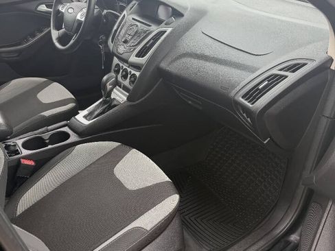 Used 2014 Ford Focus SE w/ SE Sport Package FWD image 13