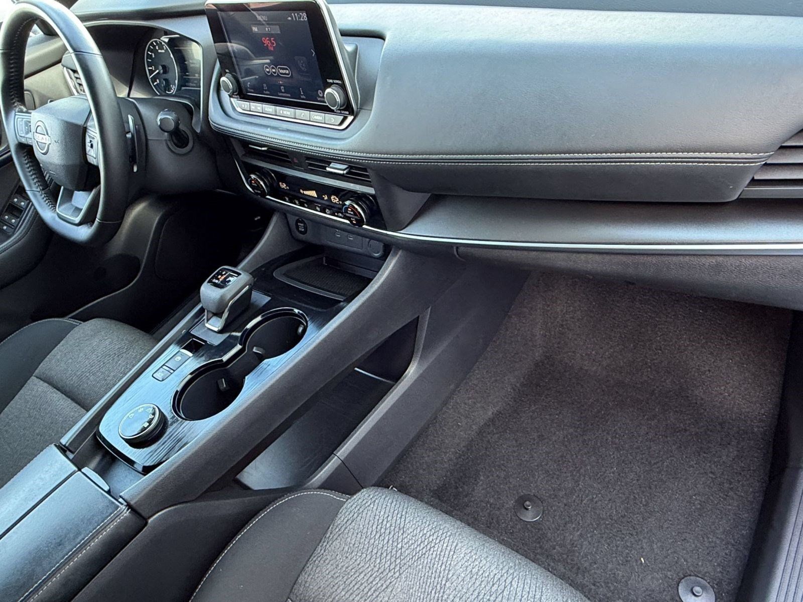 Used 2025 Nissan Rogue SV AWD/4WD image 35