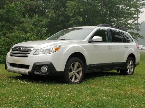 Used 2014 Subaru Outback 3.6R Limited AWD/4WD image 1