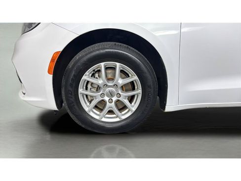 Used 2022 Chrysler Pacifica Touring-L FWD image 40
