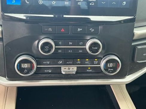 Used 2022 Ford Expedition Max XLT image 28