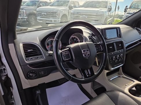 Used 2019 Dodge Grand Caravan SXT FWD image 8