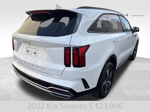 Certified 2022 Kia Sorento S w/ Panoramic Sunroof Package image 8