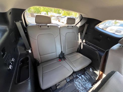Used 2013 Hyundai Santa Fe Limited FWD image 11