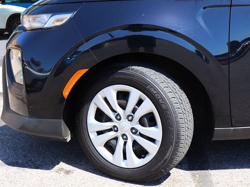 Used 2022 Kia Soul LX FWD image 5