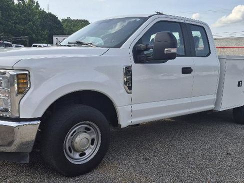 Used 2019 Ford F250 XL w/ STX Appearance Package RWD image 3