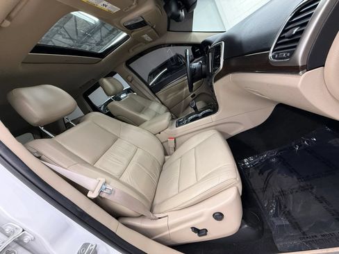 Used 2015 Jeep Grand Cherokee Limited AWD/4WD image 25