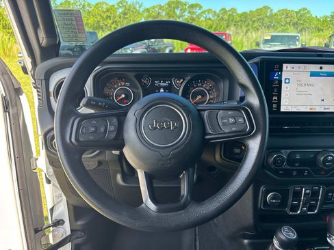 Certified 2025 Jeep Gladiator Sport AWD/4WD image 26